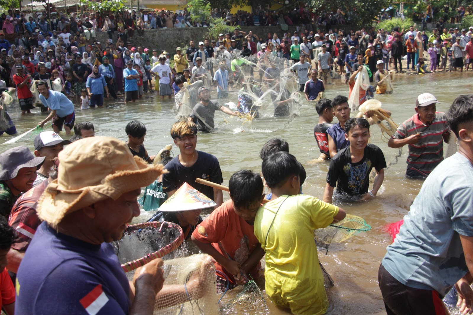 Pj. Bupati Subang Hadiri festival 7 Sungai Ke-9, Laksanakan Penebaran Benih dan Ngagobyag Ikan