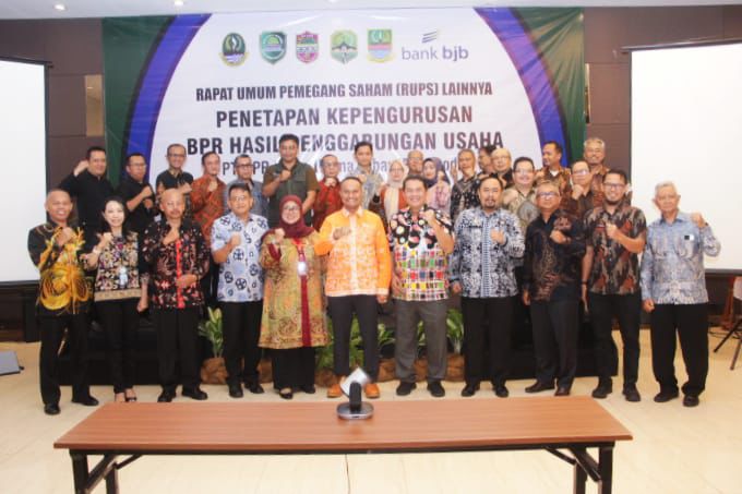 Pj. Bupati Subang Hadiri RUPS Luar Biasa Hasil Penggabungan Usaha PT. BPR Karya Utama Jabar (Perseroda)