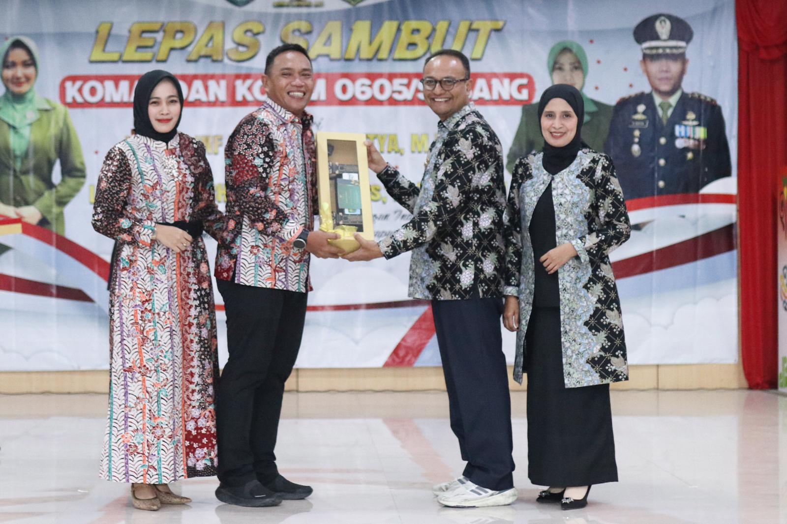 Pj. Bupati Subang Haturkan Terima Kasih Kepada Letkol Inf. Bambang Raditya, dan Selamat Datang kepada Letkol Inf. Achmad Zaki dalam Pisah Sambut Dandim 0605/Subang