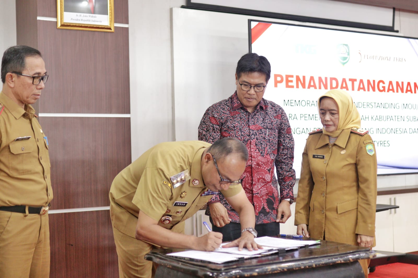PJ. BUPATI SUBANG TANDATANGANI MOU DENGAN 2 PERUSAHAAN BESAR TERKAIT KEMITRAAN PELATIHAN DAN PENEMPATAN KERJA DI SUBANG