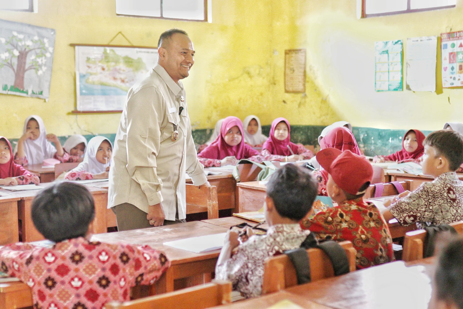PJ Bupati Subang Tinjau Sarana Pendidikan di SDN Buniara, Beri Motivasi Siswa untuk Raih Cita-Cita