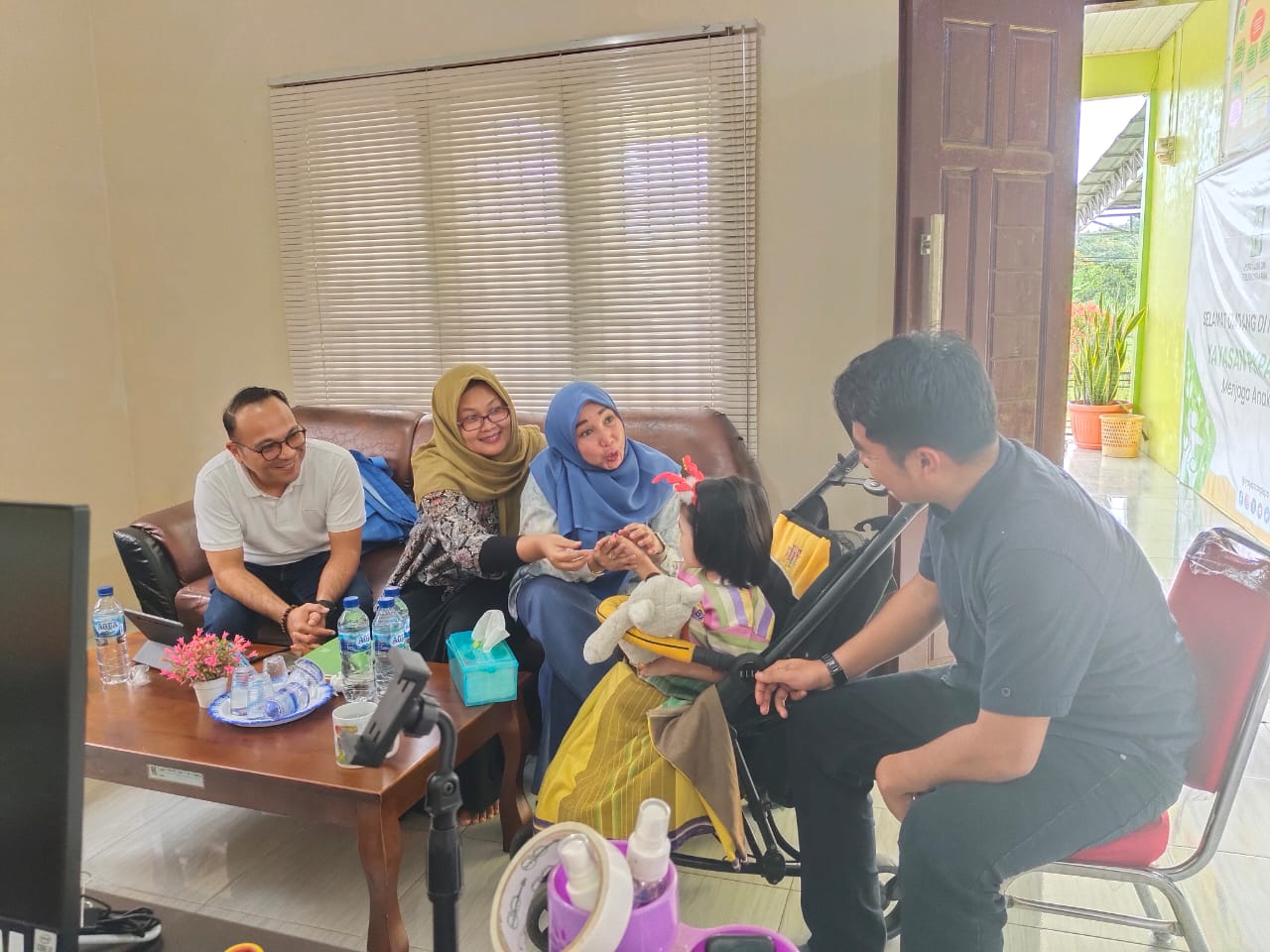 Pj Gubernur Sumut Agus Fatoni Kirimkan Tim dan Bantuan Korban Kekerasan Anak di Nias Selatan