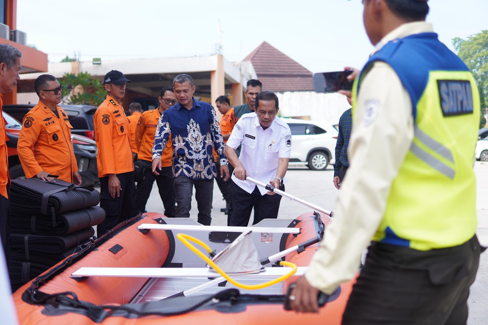 PLH SEKDA SUBANG TERIMA BANTUAN SARANA KEBENCANAAN DARI PT SURYA CIPTA, TEKANKAN PENTINGNYA KOLABORASI
