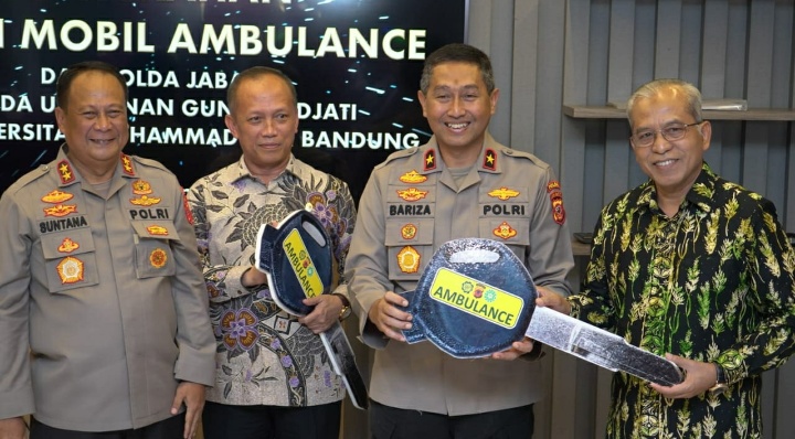 Polda Jabar Beri Hibah Ambulance Untuk UIN Sunan Gunung Jati Bandung Dan Universitas Muhamadiyah Bandung