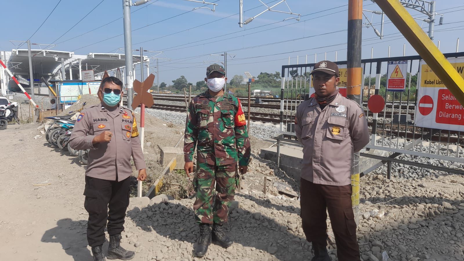 POLDA JABAR BERI HIMBAUAN KEPADA MASYARAKAT  YANG BERMUKIM DEKAT  JALUR  KERETA CEPAT UNTUK TIDAK DEKATI REL