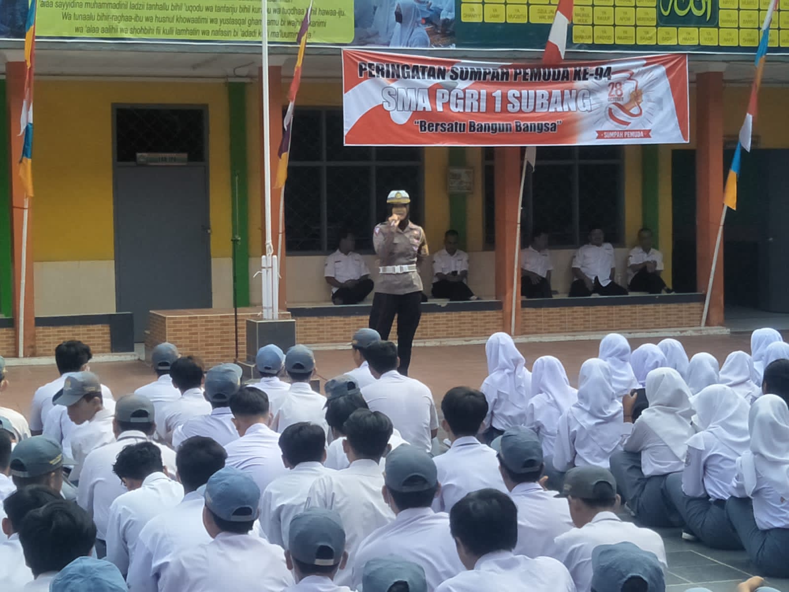 Police Go To School Kanit Kamsel Ajak Siswa SMA PGRI Subang Jaga Keselamatan Dalam Berkendaraan