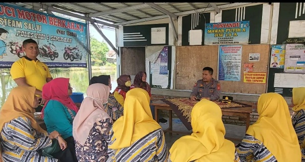 Polisi Gelar Jumat Curhat Bersama Ibu - Ibu Kader Posyandu Kelurahan Cilembang