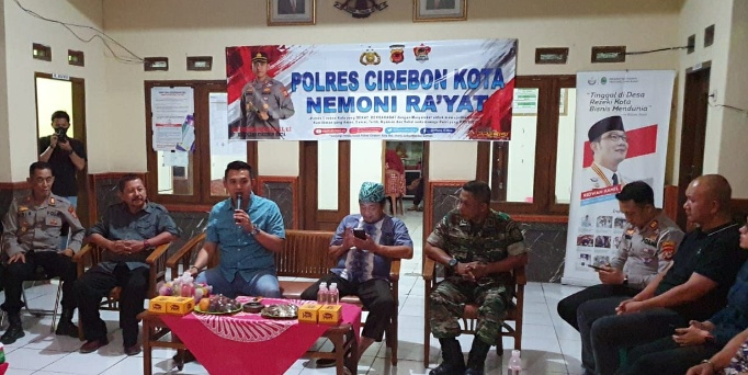 Polisi  Tampil Membawa Senyum Bahagia Dalam Nemoni Ra'yat