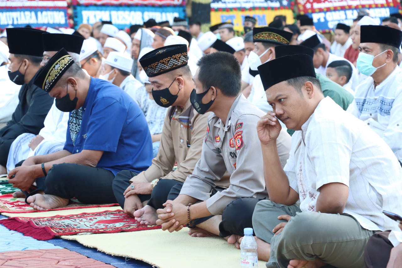Polres Subang Gelar Shalat Idul Adha Di Lapang Apel Mako