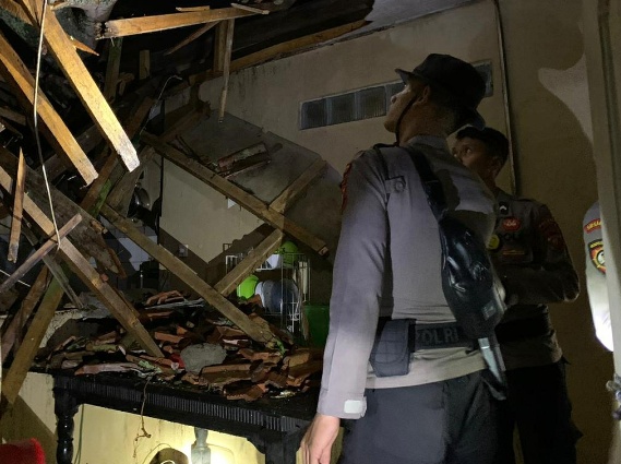 Polri Kirimkan Personel Tanggap Darurat Bencana Alam Pasca Angin Puting Beliung