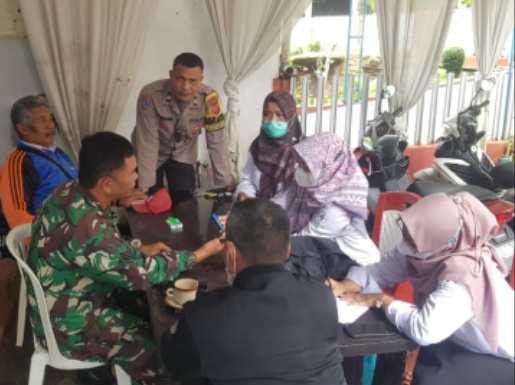 Polsek Bersama Puskesmas Sumedang Selatan Melakukan Pemeriksaan Kesehatan Warga