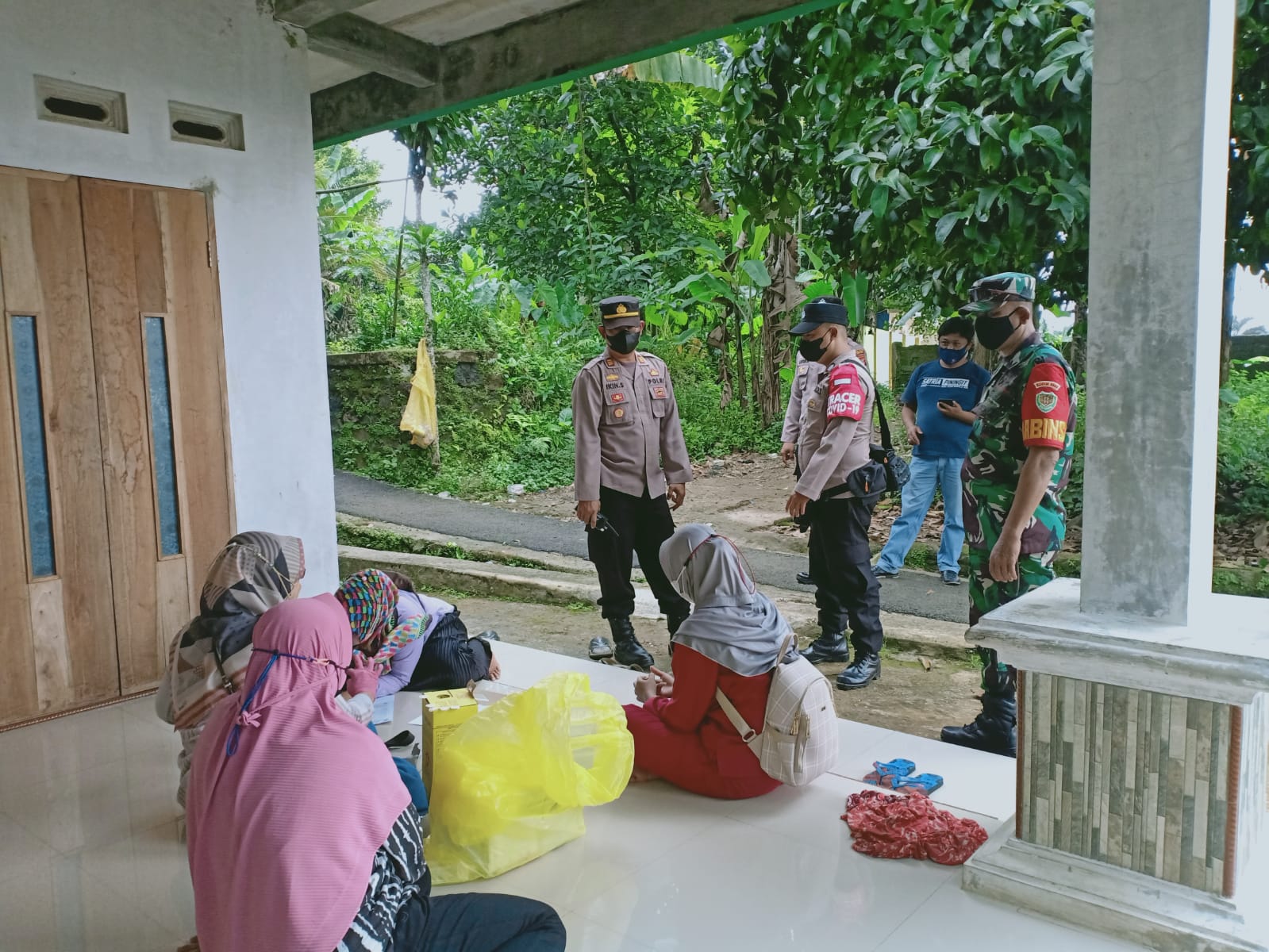 Polsek Cisalak Gencarkan Vaksin Door To Door