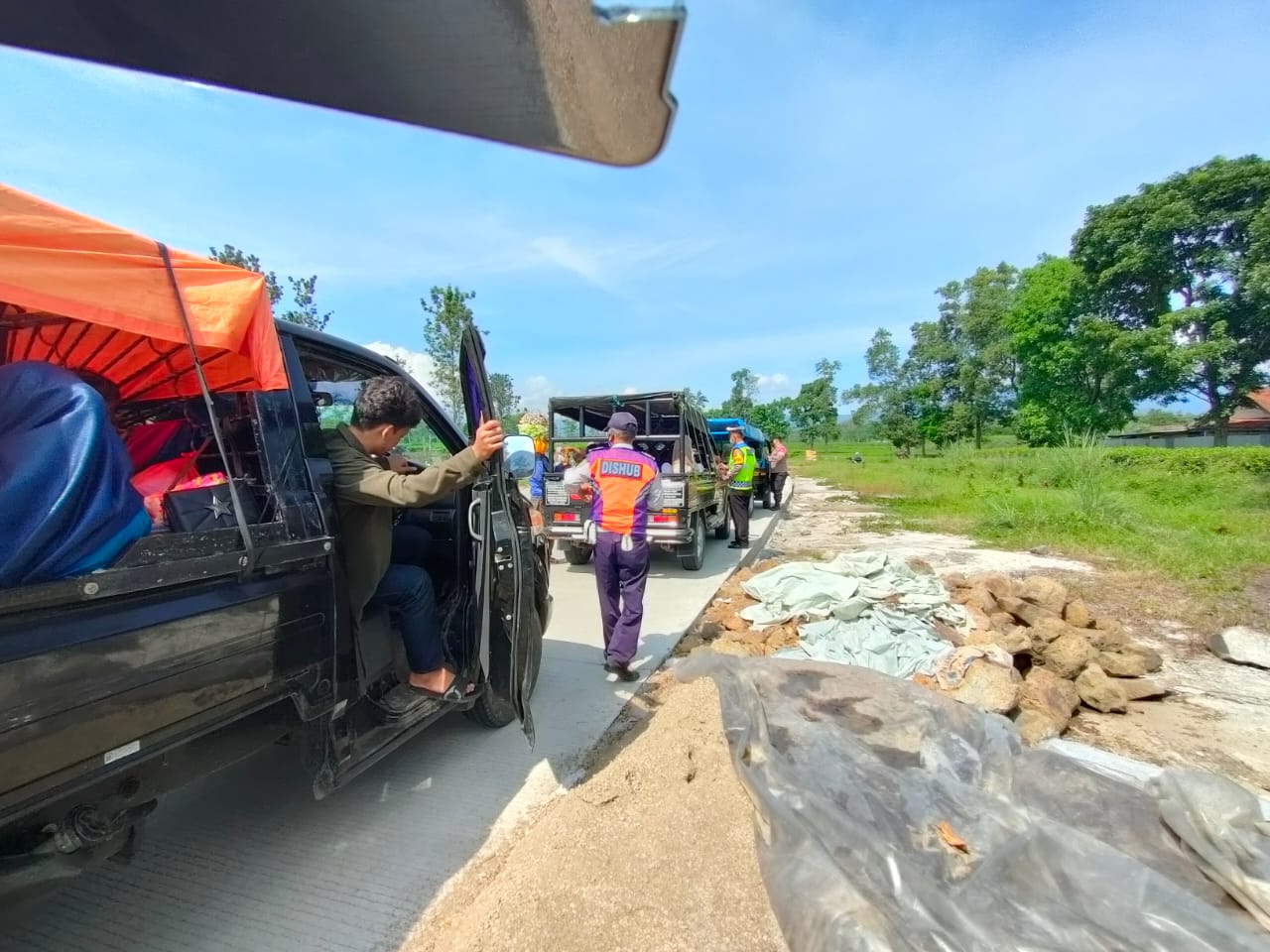 Polsek Jalancagak Tindak Tegas Kendaraan Bak Terbuka Yang Ngangkut Penumpang
