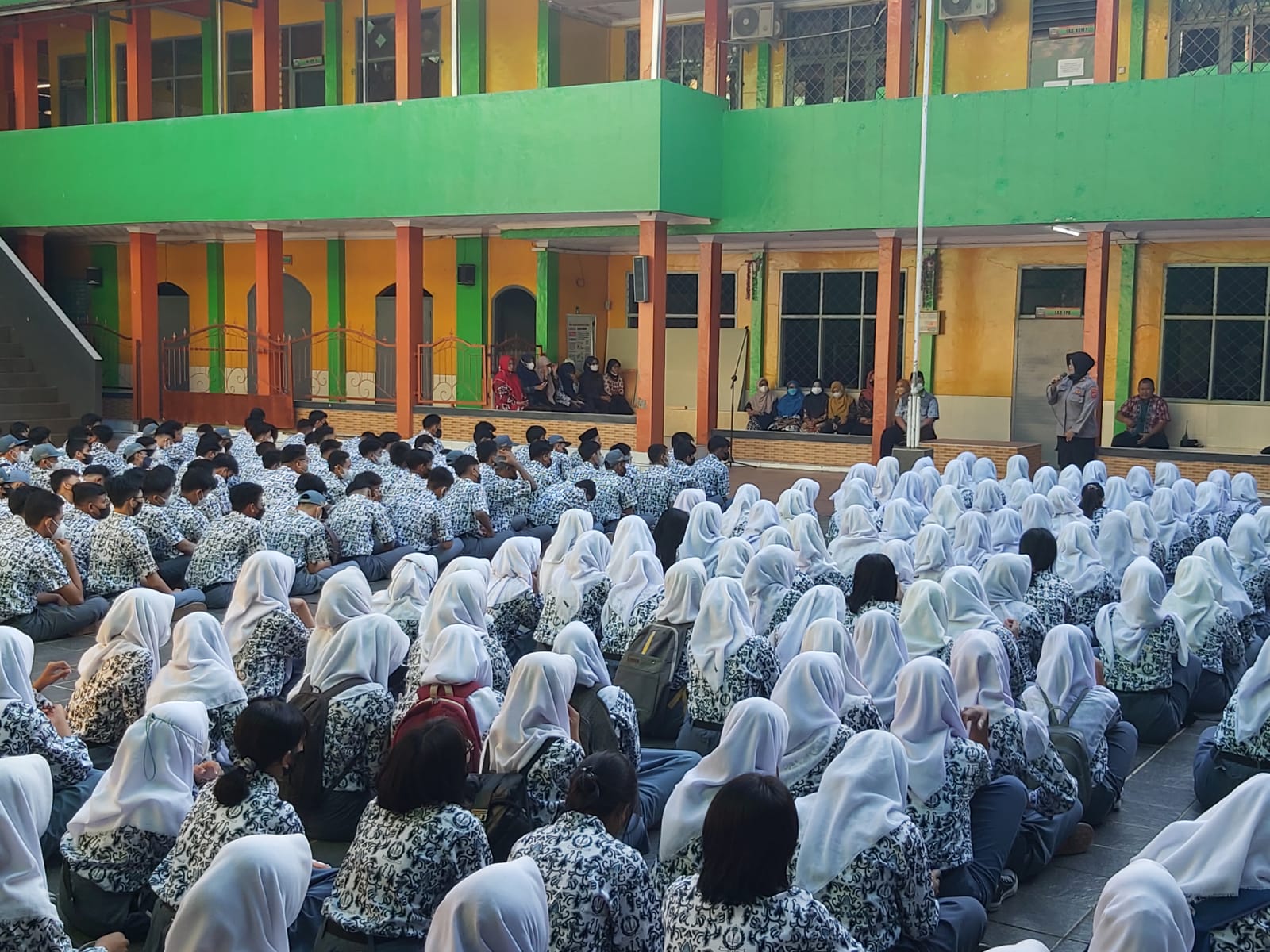 Polsek Subang Kota Beri Bimbingan Kepada Siswa-Siswi SMA PGRI 1 Subang