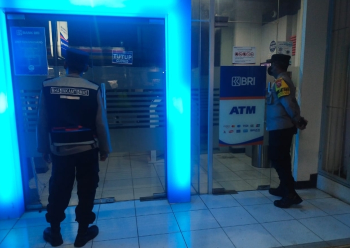Polsek Tanjungsiang dimalam minggu gencarkan Pengecekan Perbankan di wilayah hukum Polsek Tanjungsiang