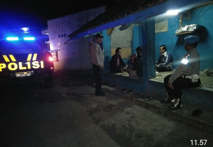 Polsek Tanjungsiang Laksanakan Patroli Pengecekan Pos Sat Kamling Desa Buniara Wilayah Hukum Polsek Tanjungsiang