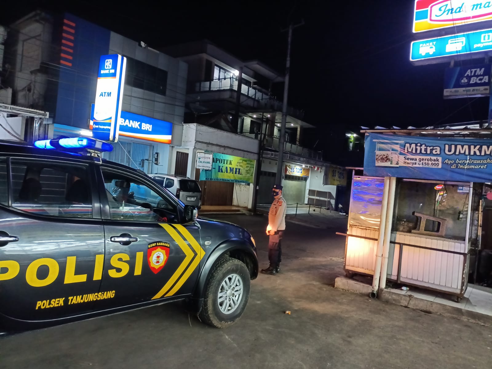Polsek Tanjungsiang Melaksanakan Kegiatan Woro-Woro Bangunkan Warga Untuk Santap Sahur