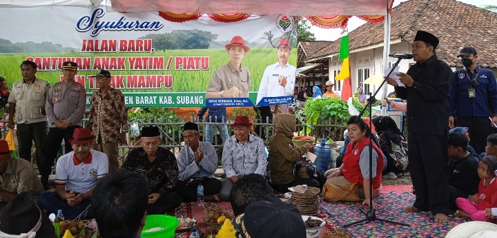 POTONG TUMPENG RESMIKAN JALAN DESA MARGAHAYU, KANG JIMAT SEBUT KEKOMPAKAN WARGA MARGAHAYU PATUT DICONTOH