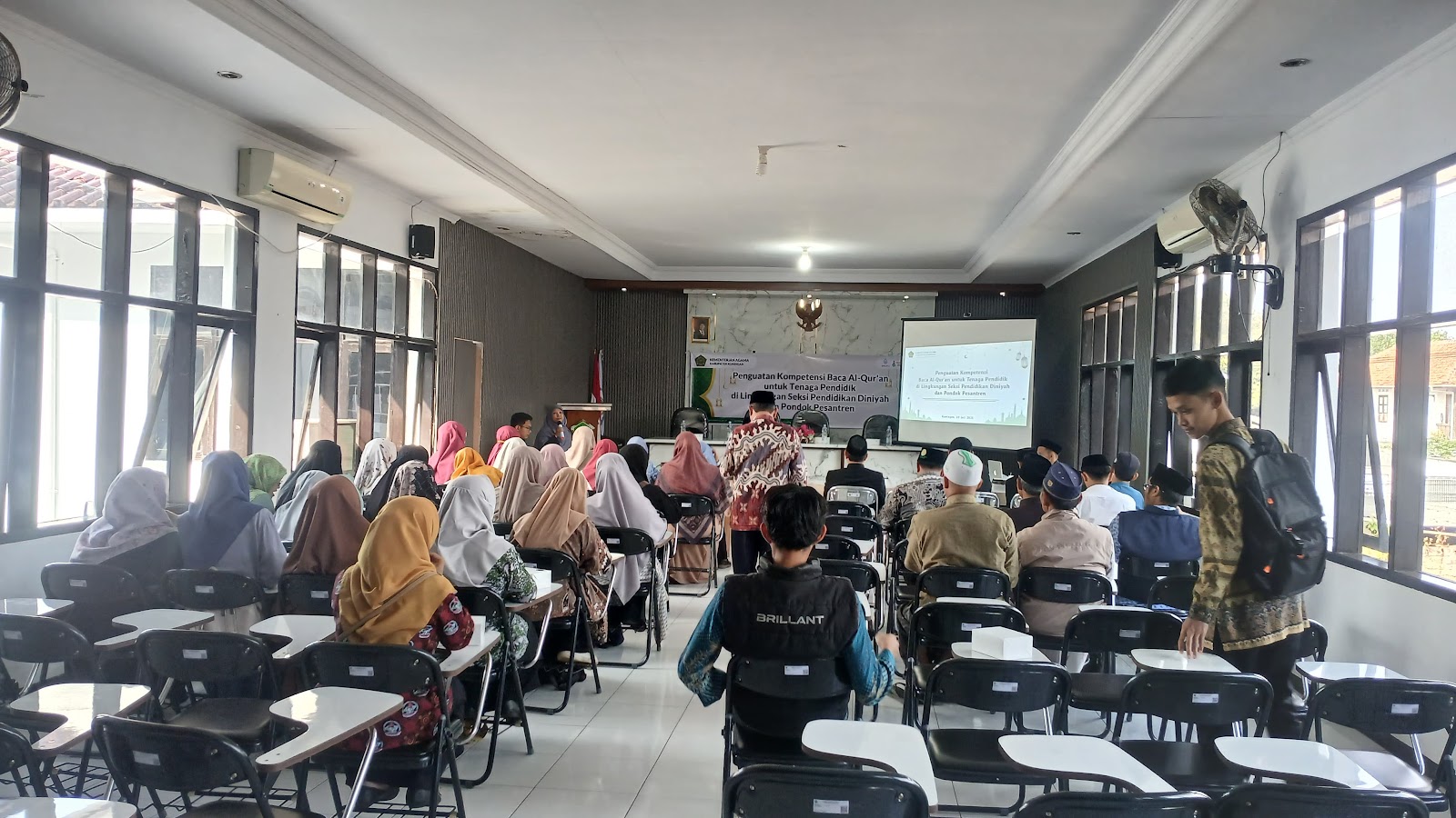 Puluhan Guru Diniyah Kuningan Antusias Mengikuti Pelatihan Penguatan Baca Tulis Qur'an oleh Ahlinya
