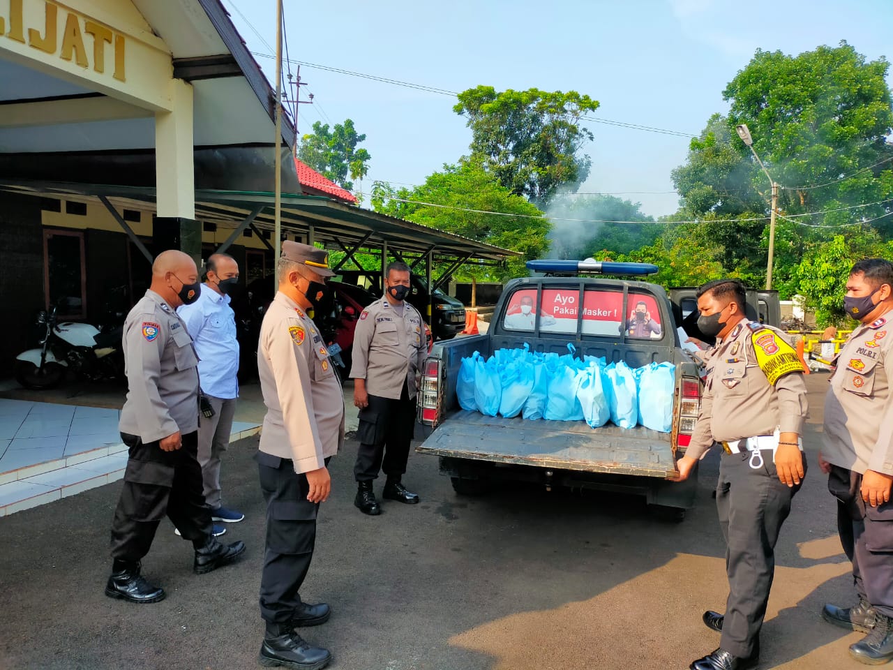 Rangkaian Hari Bhayangkara Ke 76,Polsek Kalijati Gelar Bakti Sosial