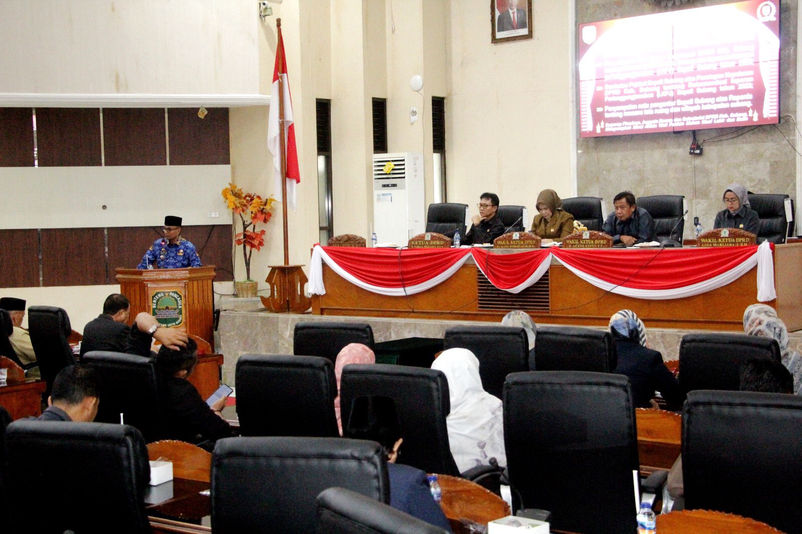 Rapat Paripurna, Pj. Bupati Tanggapi Rekomendasi Atas LKPJ tahun 2023 dan Sampaikan Nota Pengantar Raperda RT,RW Subang