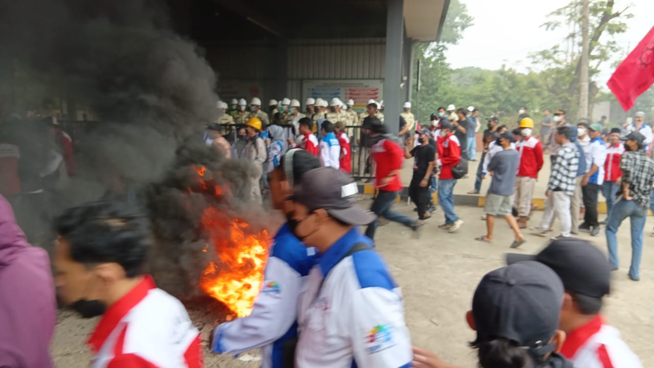 Ratusan Buruh Unjukrasa Tuntut Perbaikan K3 Di Kawasan IMIP