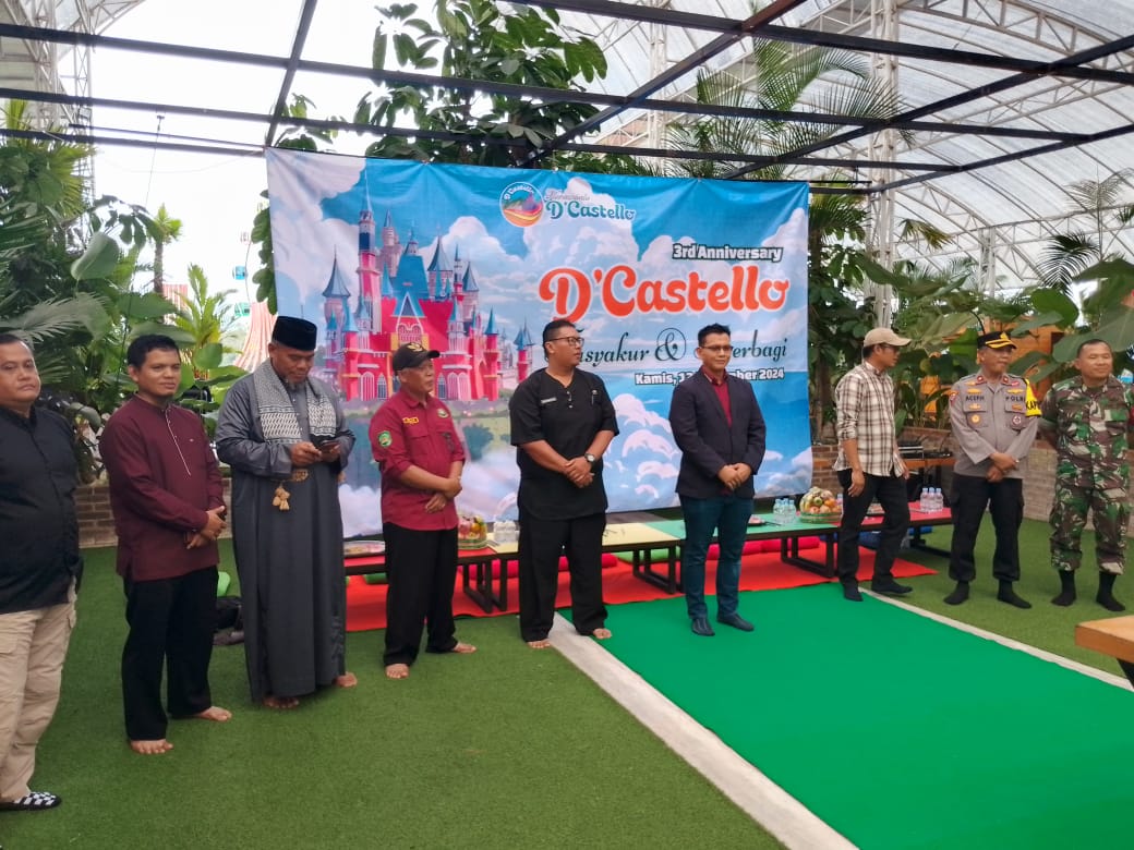 Rayakan HUT Yang Ke 3 Flora wisata D'castelo santuni anak yatim-piatu 230 Di Tujuh Desa Yang Berada Di Wilayah Kecamatan Ciater