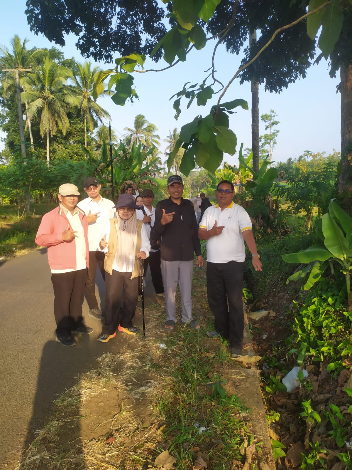 Realisasi Aspirasi Warga, Pemdes Gandasoli dan Dinas PUPR Subang Tinjau Lokasi Pembangunan Lining Saluran Air RW 04