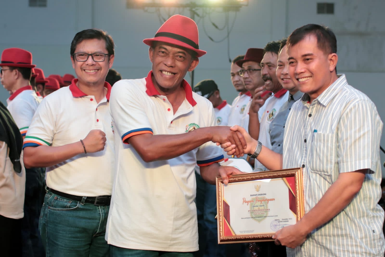 Refleksi 4 Tahun,Kang Jimat-Akur serahkan berbagai Penghargaan