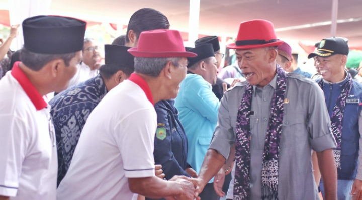 Refleksi 5 Tahun Jimat - Akur di Kecamatan Purwadadi, Kang Jimat Berikan 'Kadeudeuh' untuk Para Hansip