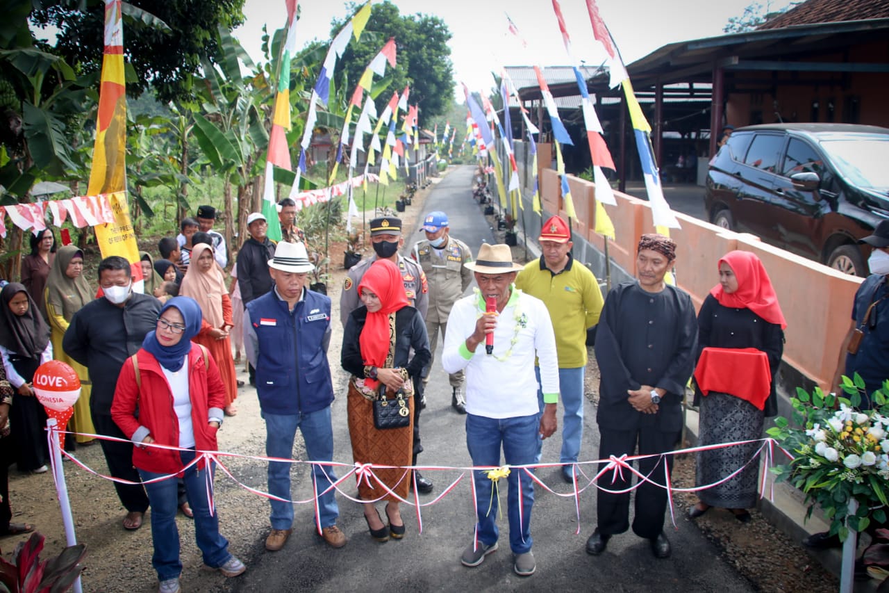 Resmikan Jalan, Kang Jimat Apresiasi Warga Desa Margasari