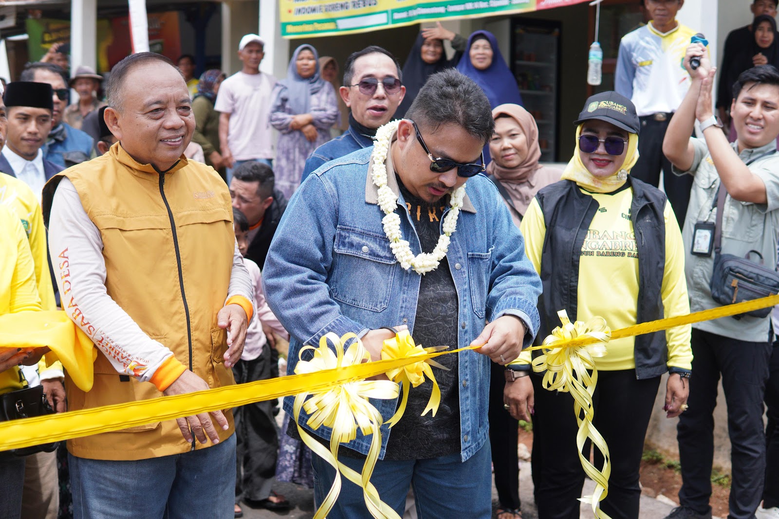 RESMIKAN RUAS JALAN KABUPATEN SUBANG DI DESA CIMENTENG, KANG REY TEGASKAN DALAM PROSES PEMBANGUNAN, ‘BEDAKAN ANTARA KRITIK DAN FITNAH’