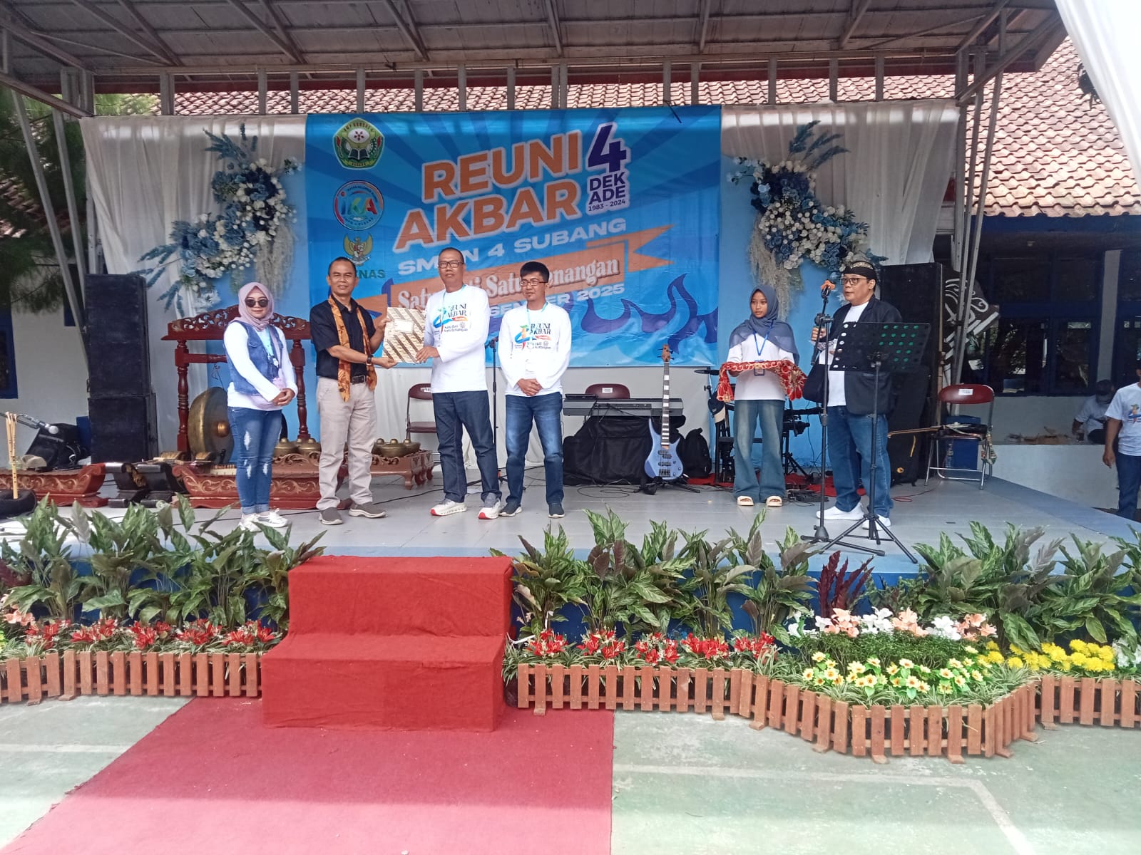 Reuni Akbar 4 Dekade Alumni SMPN 4 Subang  Satu Hati Satu Kenangan Sukses Digelar
