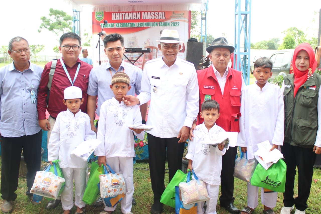 RINGANKAN BEBAN, KANG JIMAT HADIRI KHITANAN MASSAL DI LEGONKULON