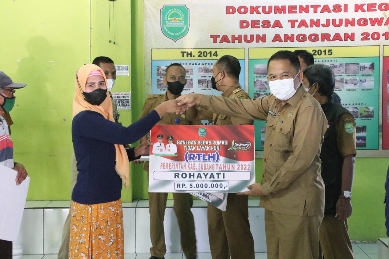 Rumah Terdampak Longsor Di Tanjungwangi Dapat Bantuan Rutilahu