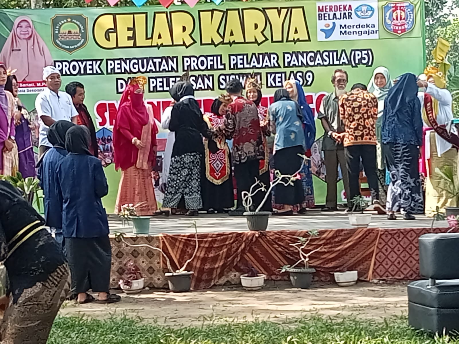 Sambil Main Air Pelepasan Kelas IX SMP Negeri 2 Cibogo Dengan Sederhana