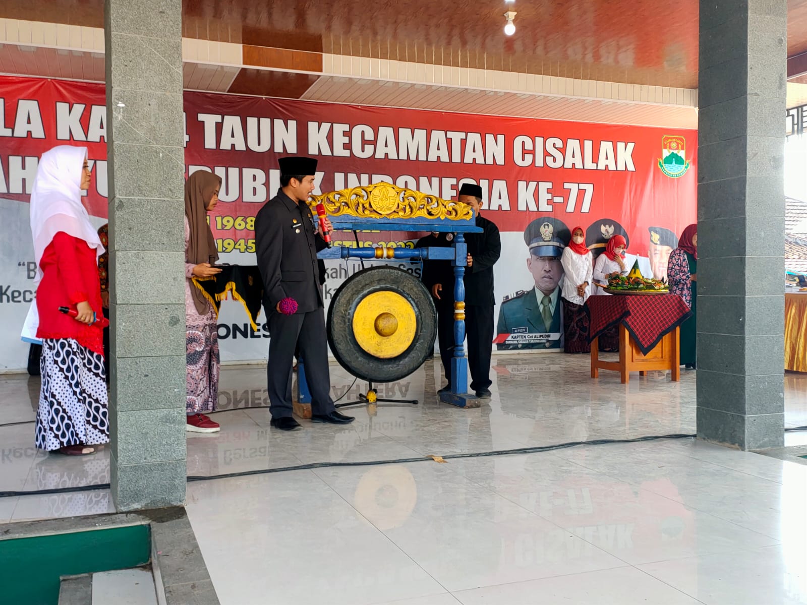 Sambut HUT RI ke - 77 Camat Cisalak Buka PRC Ke - 3 Dengan Pemukulan Gong