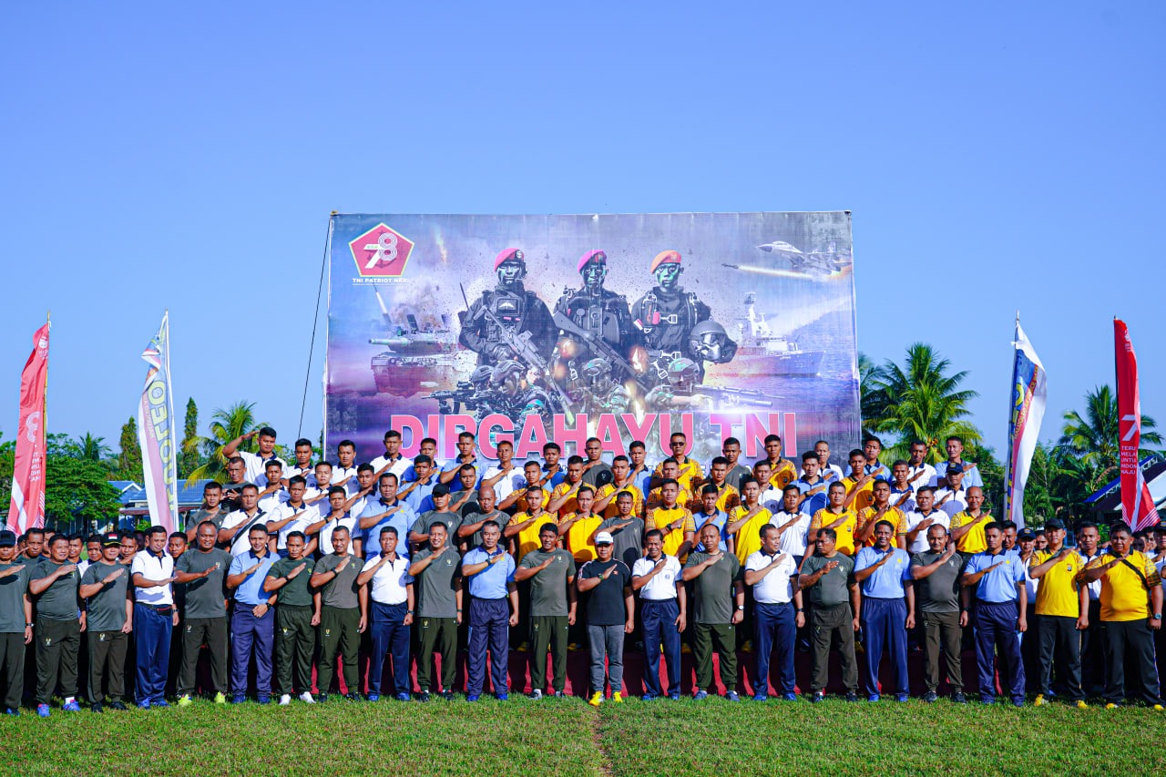Sambut HUT TNI ke78, TNI Sultra Gelar Olaharaga Bersama dan Bhakti Sosial