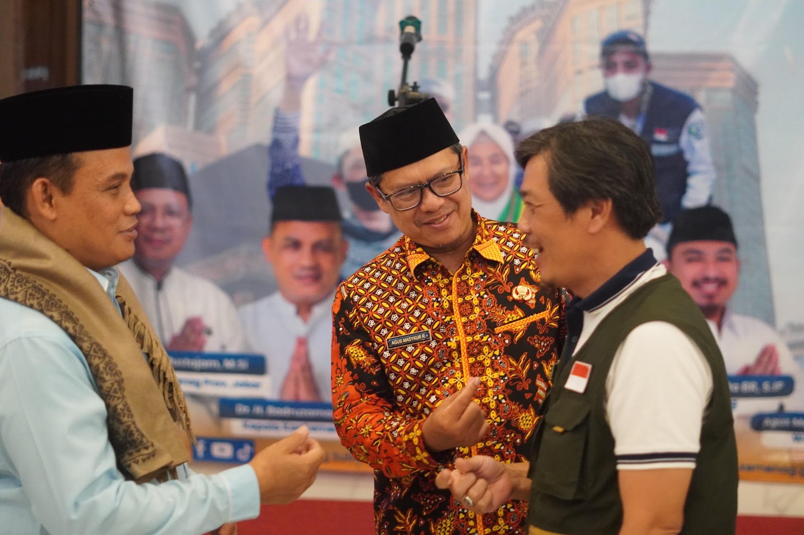 SAMBUT JAMAAH HAJI KLOTER 26 KJT, KANG AKUR HARAP SEMANGAT MABRUR-MABRUROH TERUS HIDUP DI TENGAH MASYARAKAT