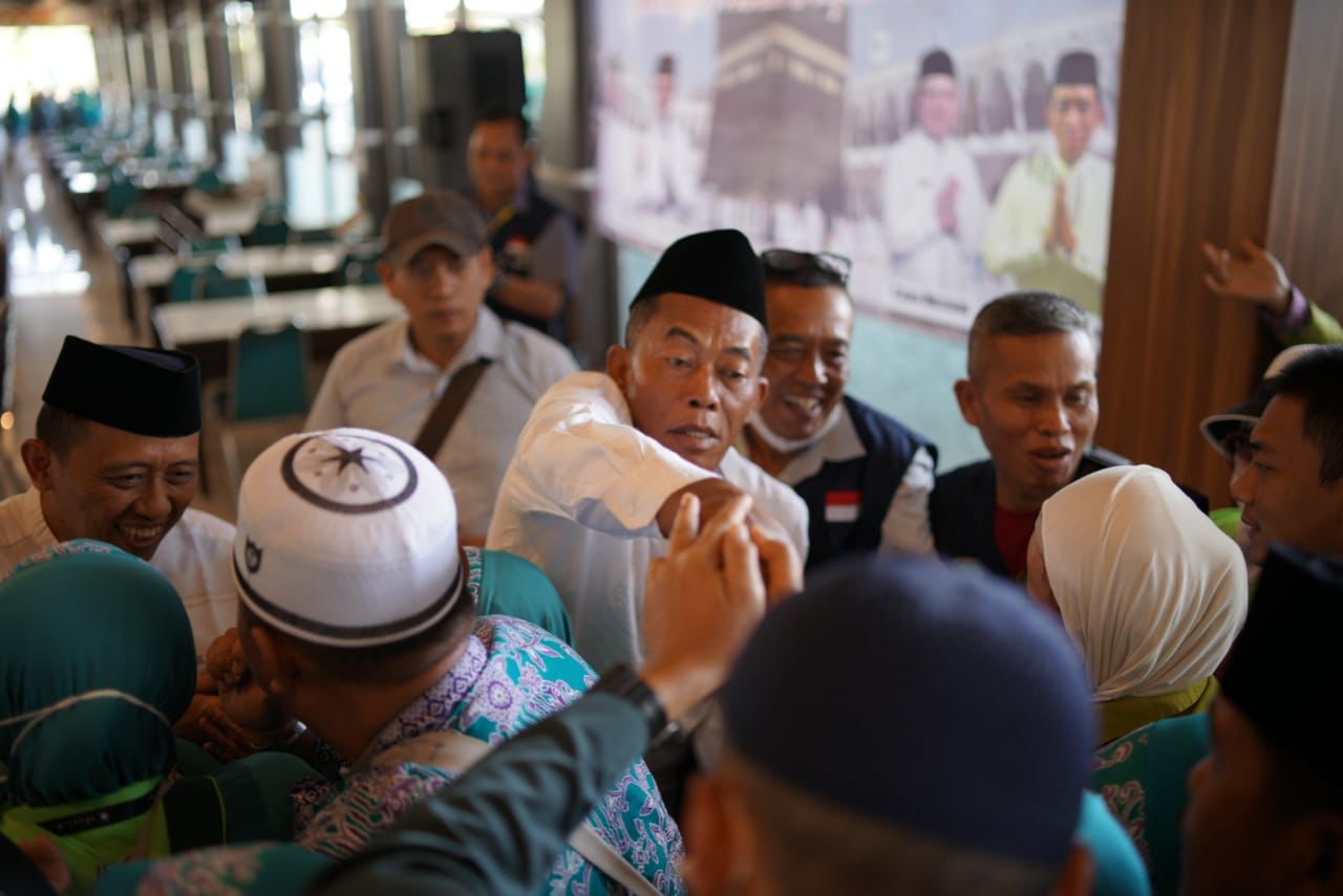 Sambut Jemaah Haji Kloter 2 Subang, Kang Jimat Yakin Para Jemaah Mampu Menjadi Panutan