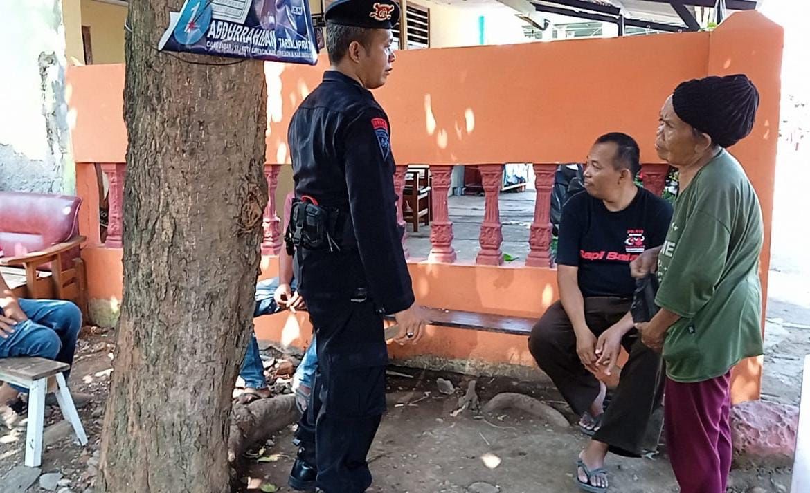 SAT BRIMOB POLDA  JABAR BERIKAN RASA AMAN KEPADA WARGA DENGAN LAKUKAN PATROLI HARKAMTIBMAS