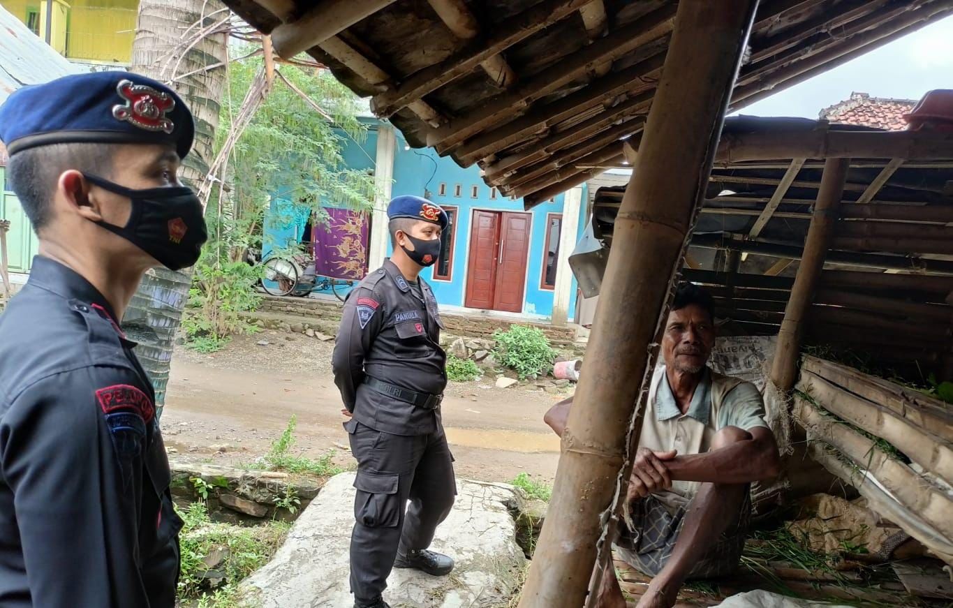 SAT BRIMOB POLDA  JABAR LAKSANAKAN PATROLI HARKAMTIBMAS ANTISIPASI PENCURIAN HEWAN TERNAK
