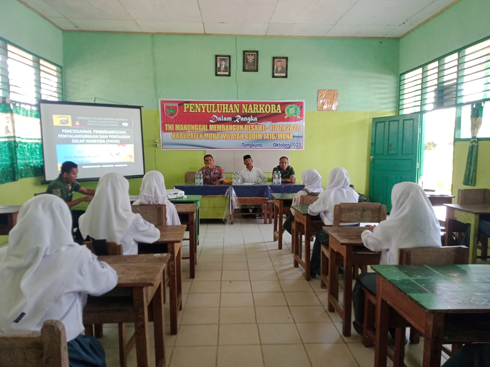 Satgas TMMD 118 Kodim 1416/Muna Edukasi Tentang Bahaya Narkoba Kepada Pelajar Madrasah Aliyah  Awaludin Wakuru