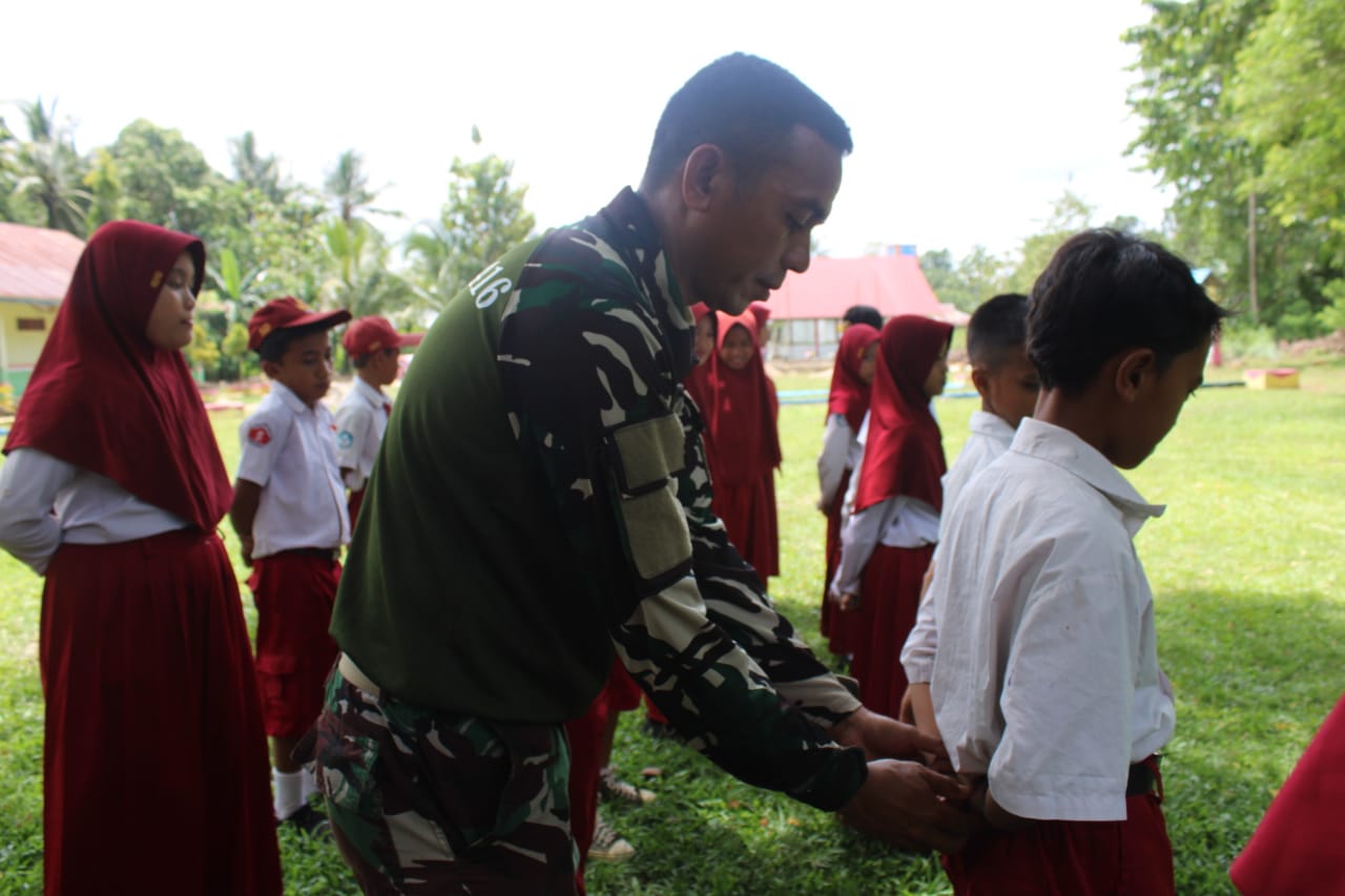 Satgas TMMD 123 Kodim 1416/Muna Latih PBB Kepada Pelajar SDN 5 Tiworo Tengah