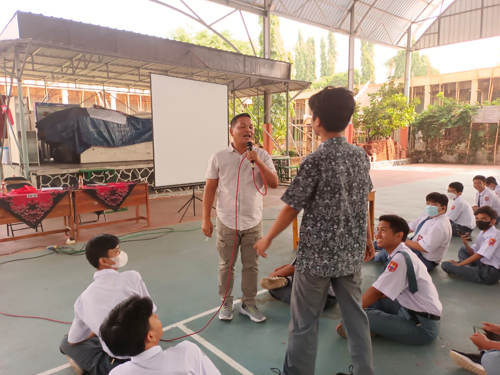 Satuan Reserse Narkoba  Berikan Arahan  Bahaya Narkoba Di SMAN 3 Subang