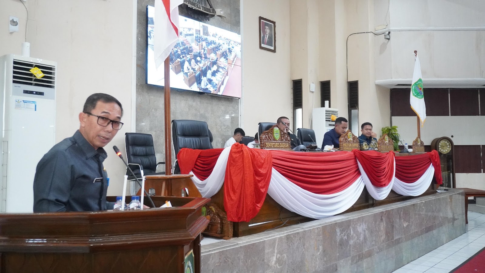 SEKDA KABUPATEN SUBANG HADIRI RAPAT PARIPURNA DPRD TERKAIT PANDANGAN FRAKSI TERHADAP TIGA RAPERDA STRATEGIS