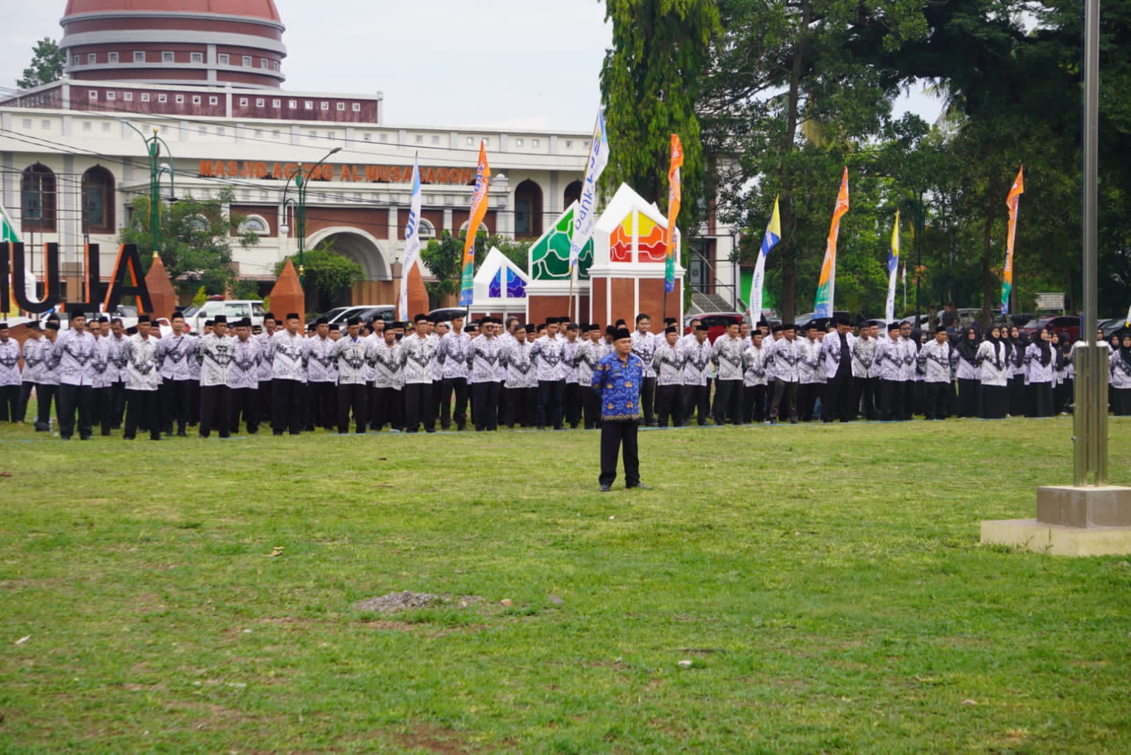 Sekda Subang bacakan Amanat Bupati Subang dalam Upacara HUT KORPRI, Hari Guru Nasional dan  Kesehatan Nasional 2023