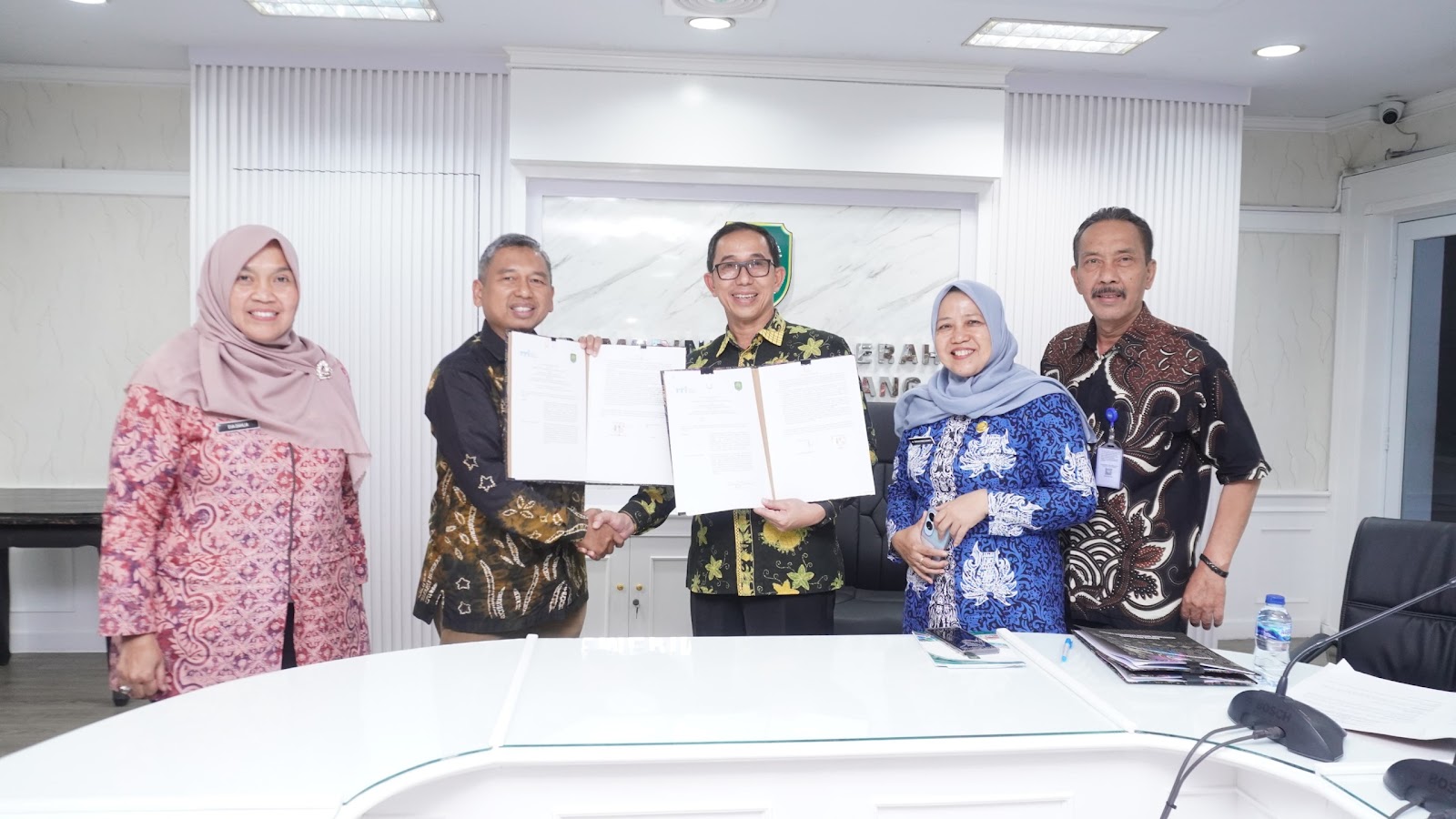 Sekda Subang Hadiri Penandatanganan Kesepakatan Kerja Sama dengan RRI Bandung untuk Penyebarluasan Informasi Pembangunan