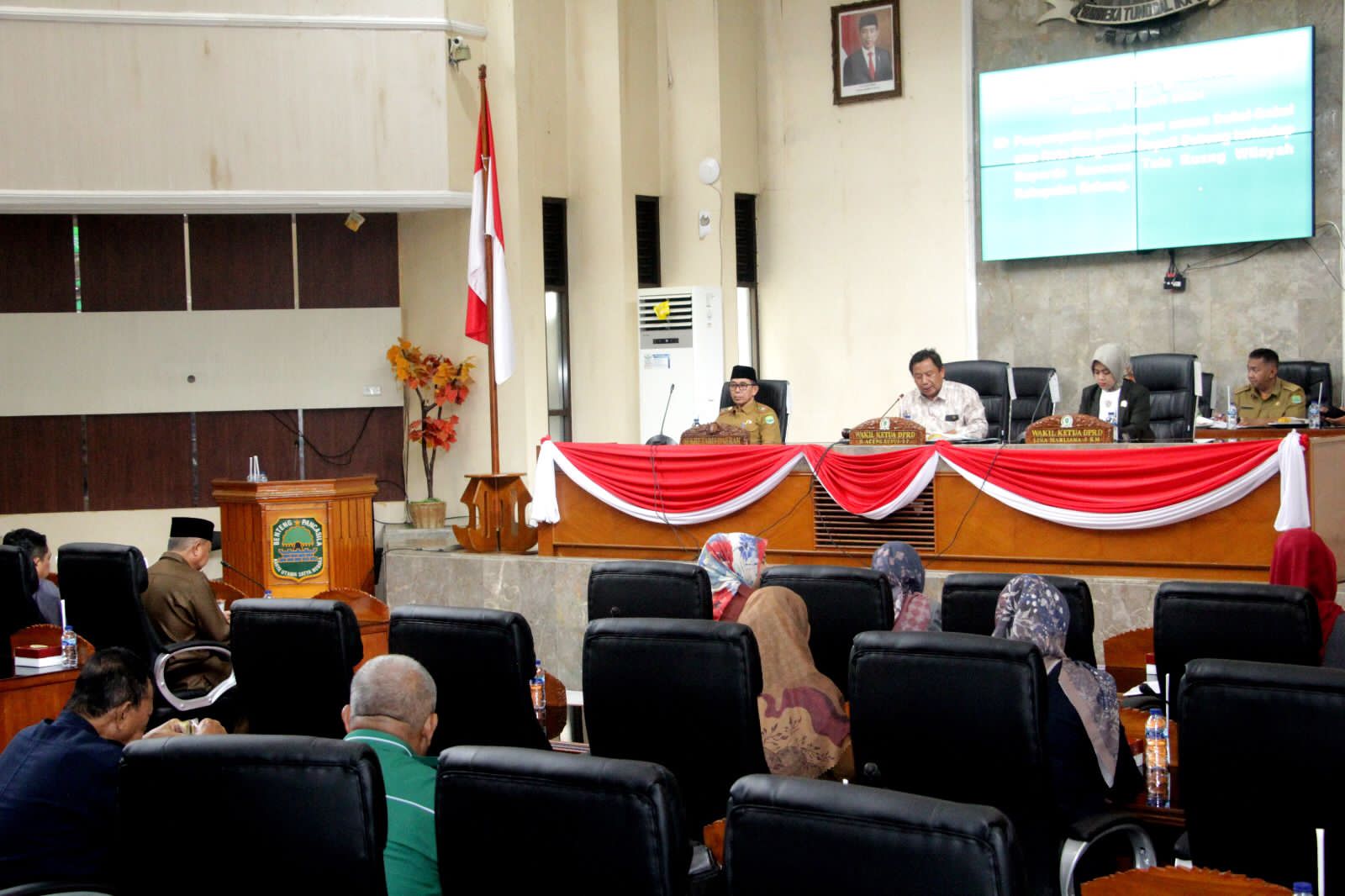 SEKDA SUBANG HADIRI RAPAT PARIPURNA DEWAN