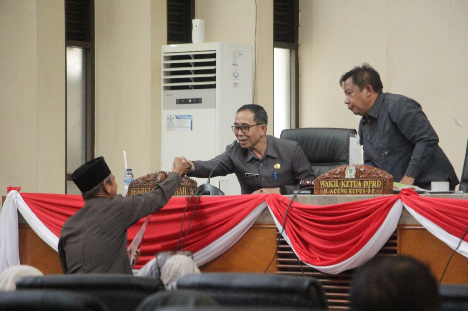 SEKDA SUBANG HADIRI RAPAT PARIPURNA DPRD KAB. SUBANG AGENDA PENYAMPAIAN PANDANGAN UMUM FRAKSI-FRAKS